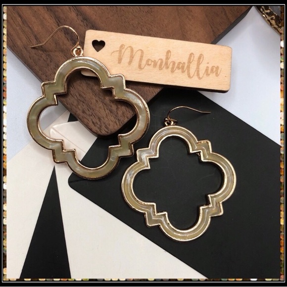 New Moss green earthy mother of pearl ornate Moroccan boho embellished earrings - Picture 2 of 4